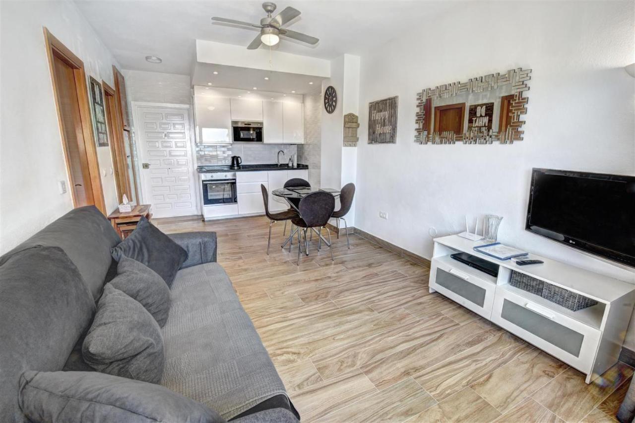 Benal Beach, Luxury Sea & Mountain View Beachside 1 Bedroom Apartment Benalmádena Εξωτερικό φωτογραφία