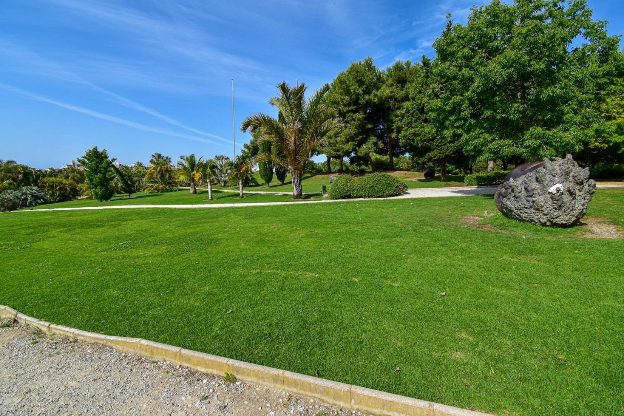Benal Beach, Luxury Sea & Mountain View Beachside 1 Bedroom Apartment Benalmádena Εξωτερικό φωτογραφία